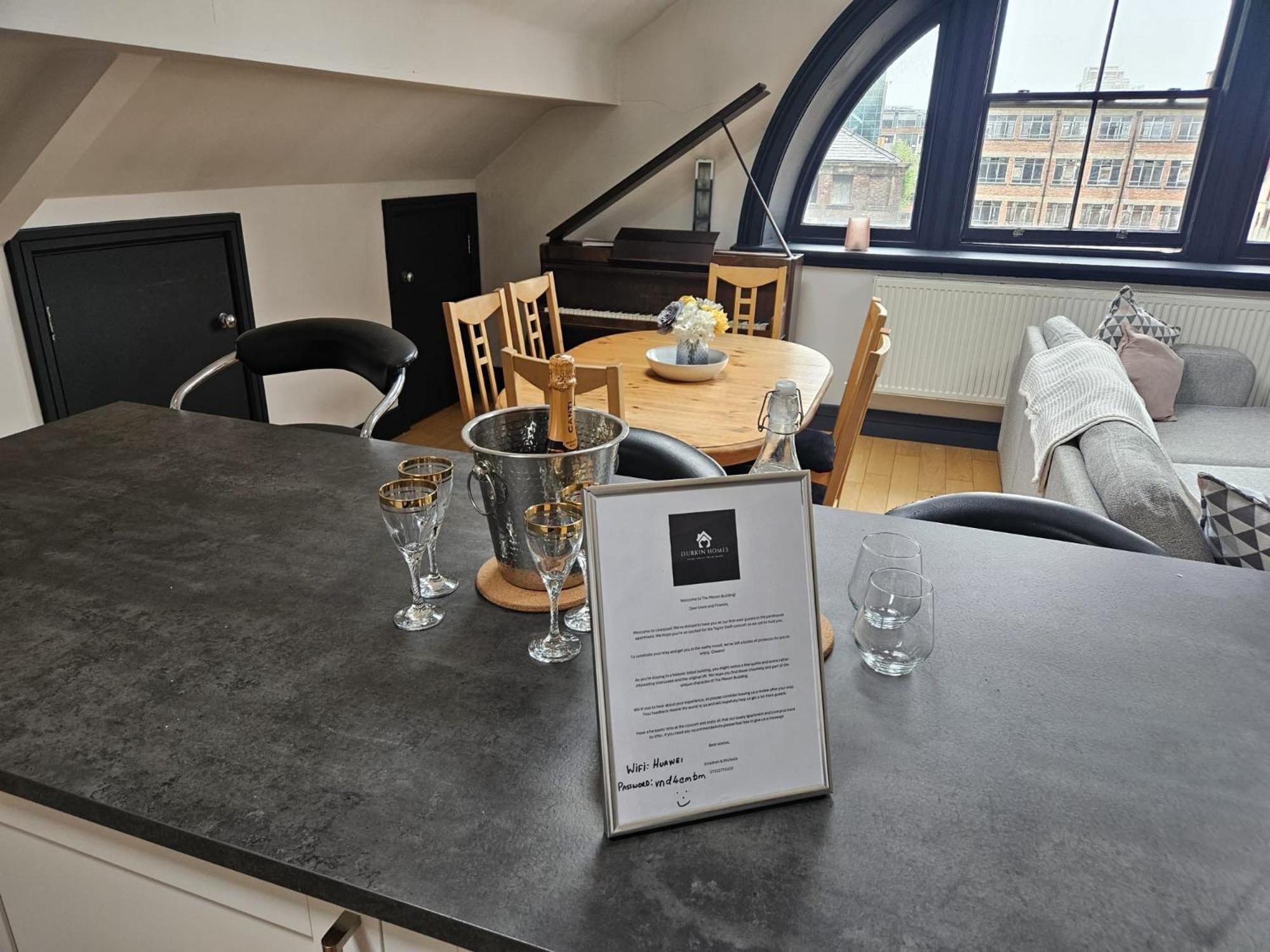 2 Bedroom City Centre Penthouse Loft Apartment Liverpool Ngoại thất bức ảnh